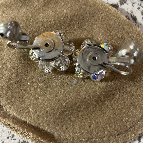 Vintage Laguna Aurora Borealis AB Flower Shape Clip On Earrings - Picture 5 of 6
